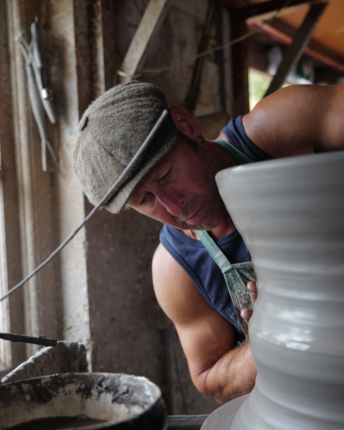 Adam Keeling throwing ali baba jar Whichford Pottery